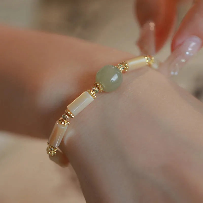 Natural Hetian jade white lip shell bracelet with round beads in simple women's jewellery design