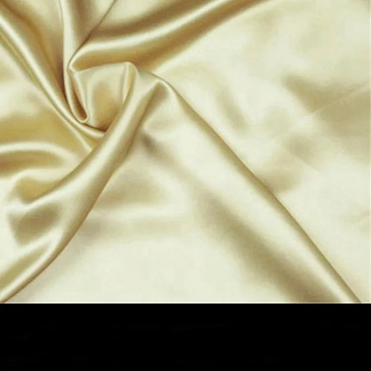 Double-sided 19 M silk pillowcase in a choice of 14 colours and three sizes.