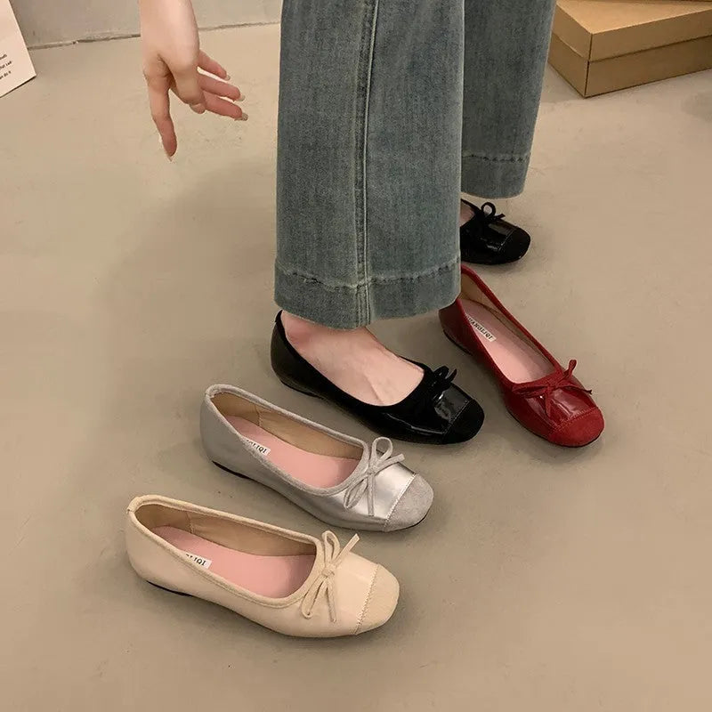 Women's retro ballet flats with square toe and bow detail in Mary Jane style