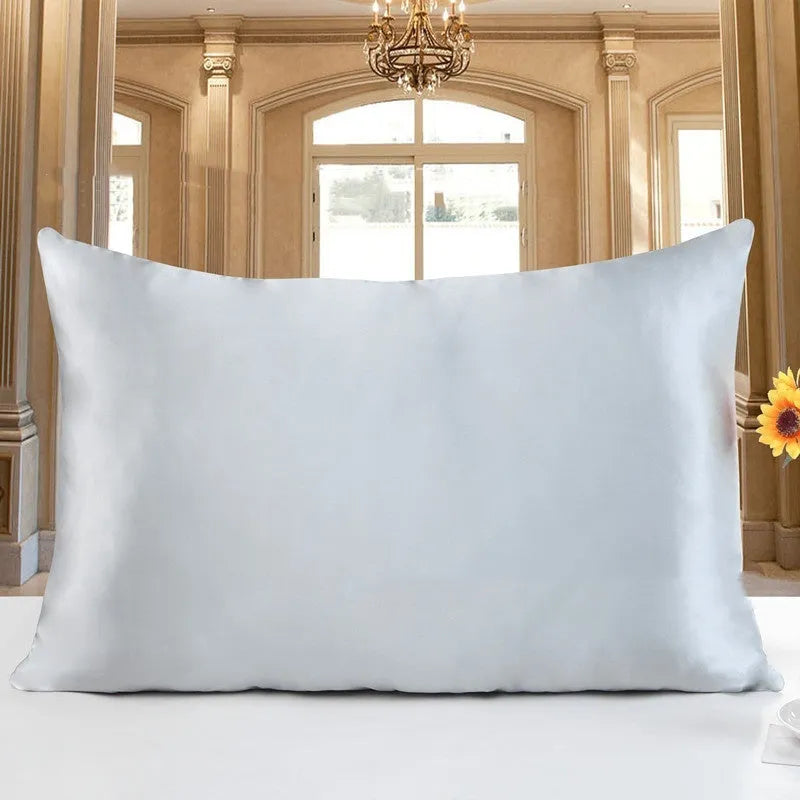 Double-sided 19 M silk pillowcase in a choice of 14 colours and three sizes.