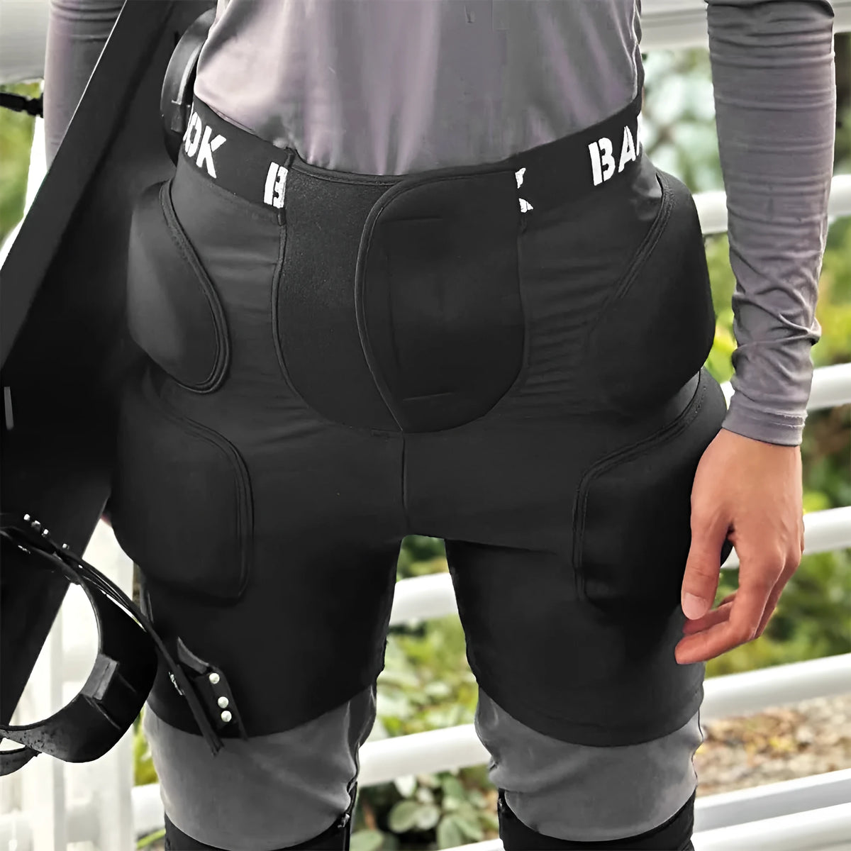 Black adult hip protection pad with NBR foam for roller skating and skateboarding safety.