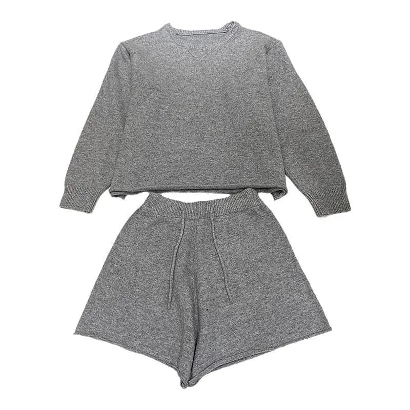 Women's loose-fitting knitted sweater and wide leg shorts two-piece set in neutral colour