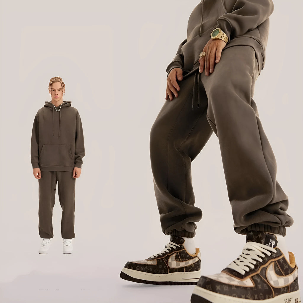 Men's solid colour velvet sweatpants with elastic ankle band in dark brown