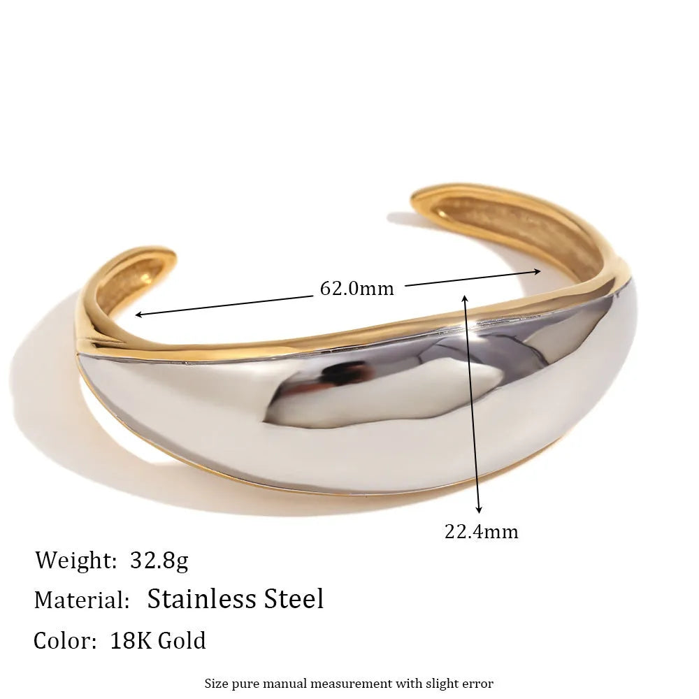 Gold electroplated geometric jewellery set with earrings, bracelet and necklace on stainless steel