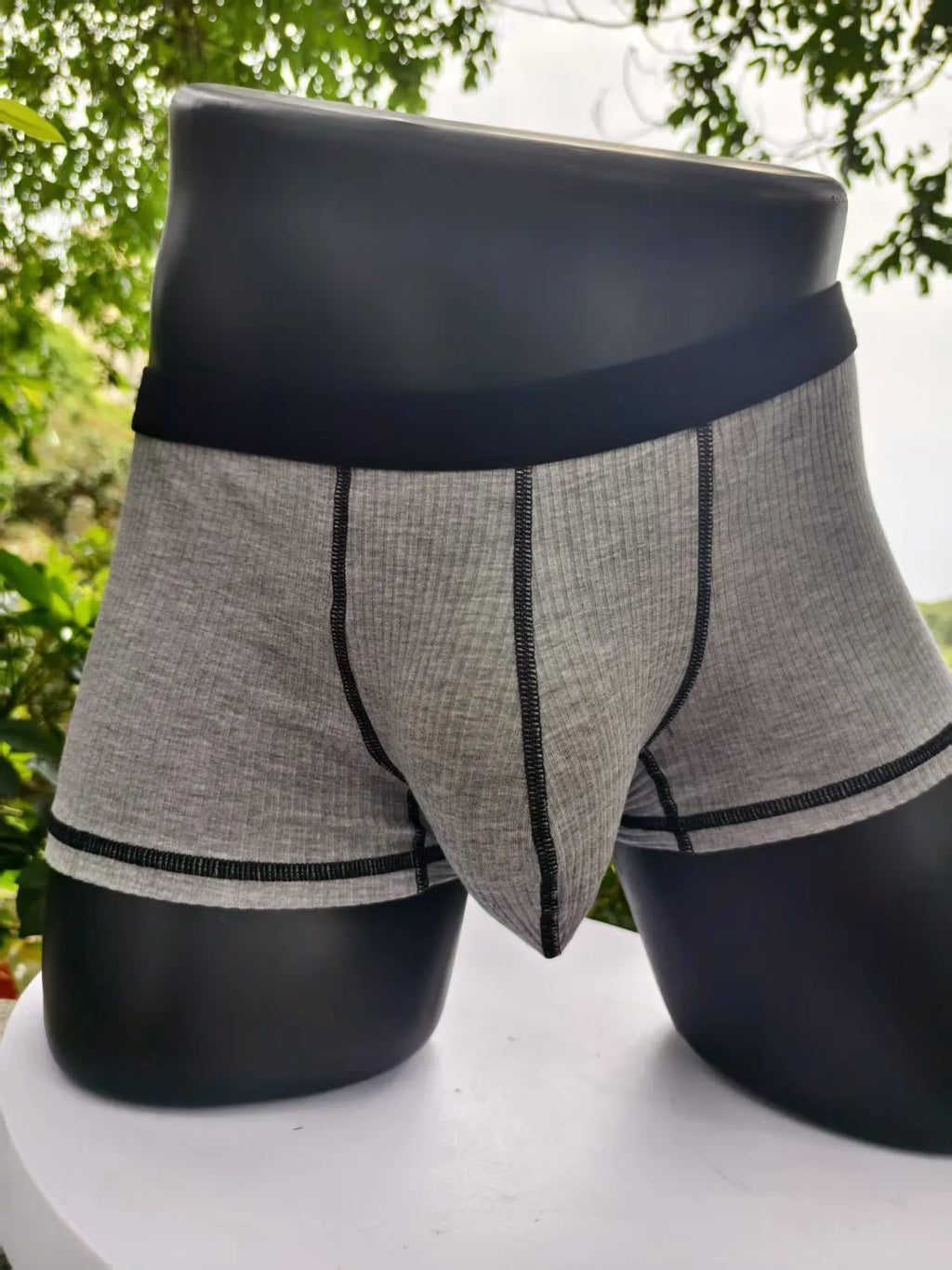 Men's solid colour breathable boxer shorts in white, black, grey, army green, and brown on a size chart.