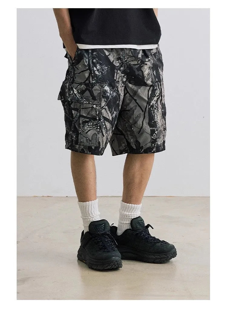 Loose casual denim shorts in straight-leg style with micro-elastic waistband