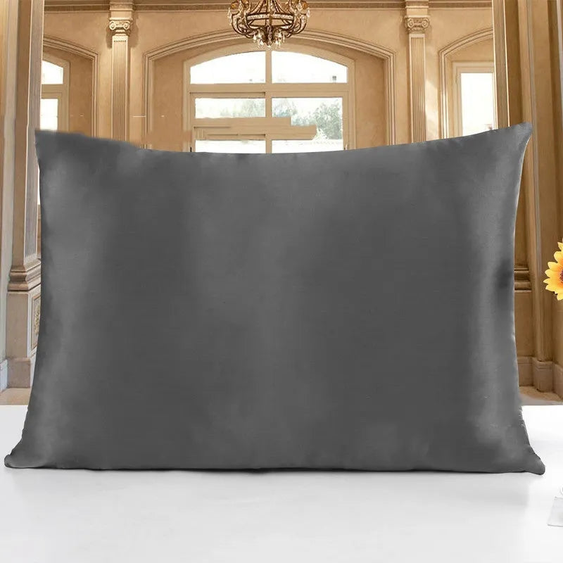 Double-sided 19 M silk pillowcase in a choice of 14 colours and three sizes.