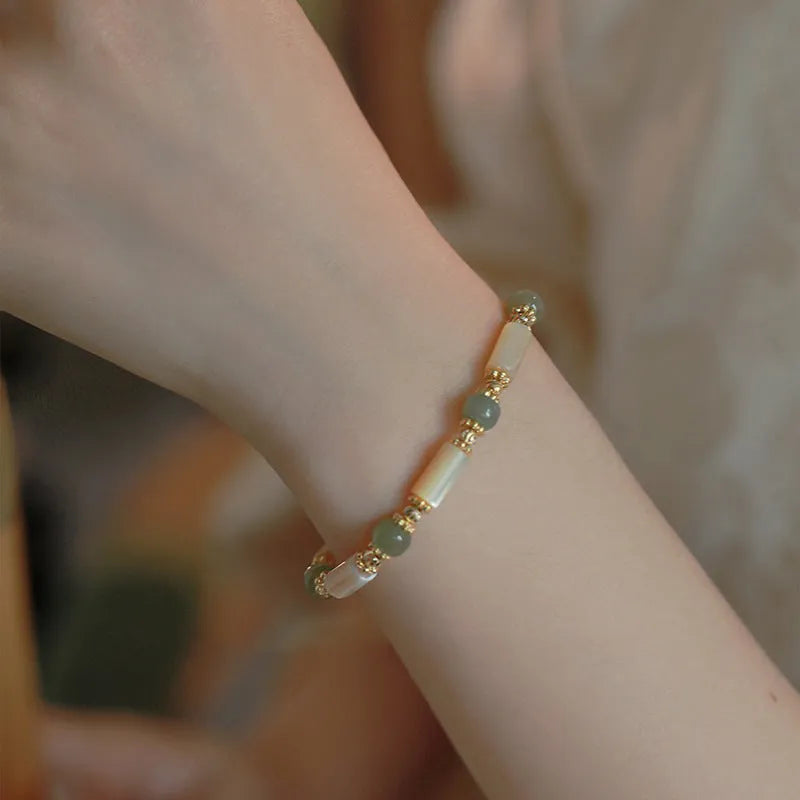 Natural Hetian jade white lip shell bracelet with round beads in simple women's jewellery design