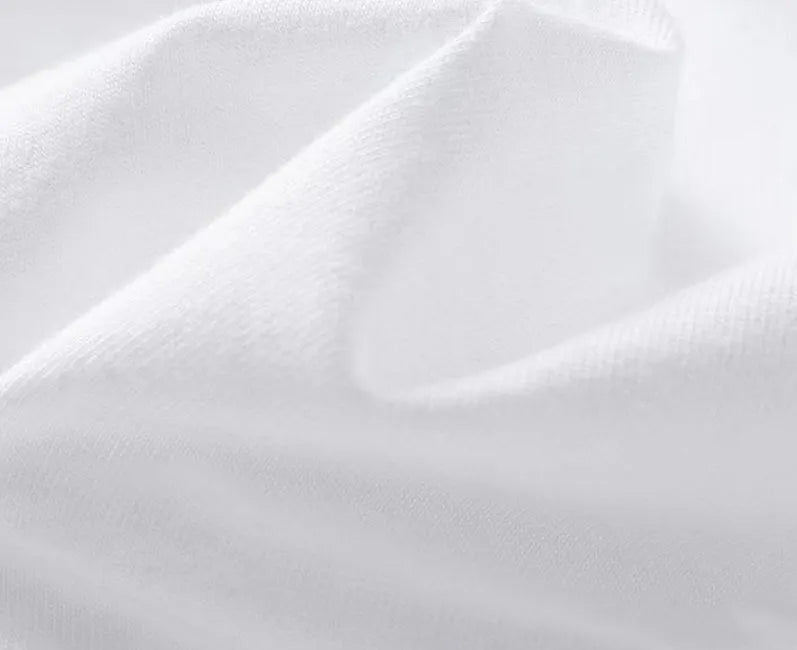 Men's loose-fitting pure cotton short sleeve T-shirt in white or black.