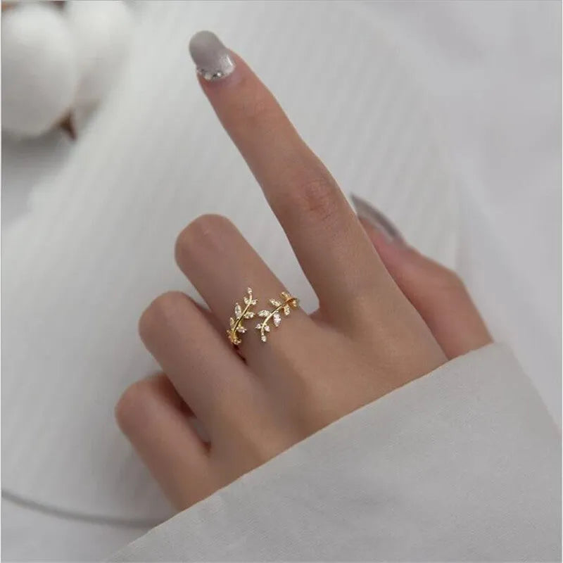 Women's leaf-shaped branch fashion ring in copper with gold or silver electroplated finish.