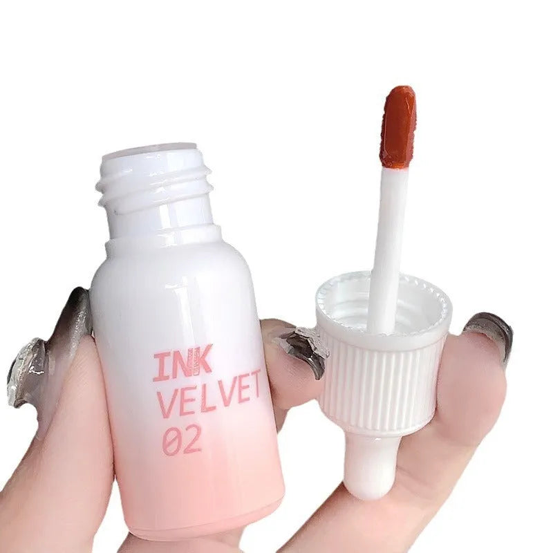 Mirror Lip Lacquer moisturising lip colour in milk huhoo series with 3.5g net content