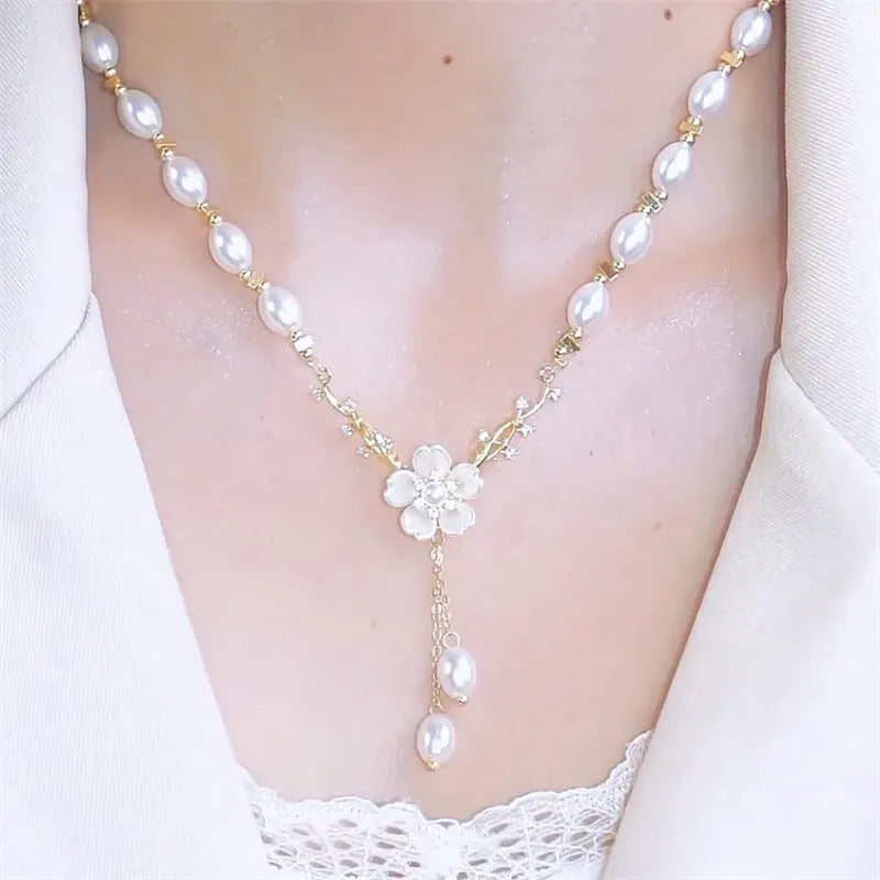 Women's pearl flower alloy necklace with floral and rose designs, 50 cm chain.