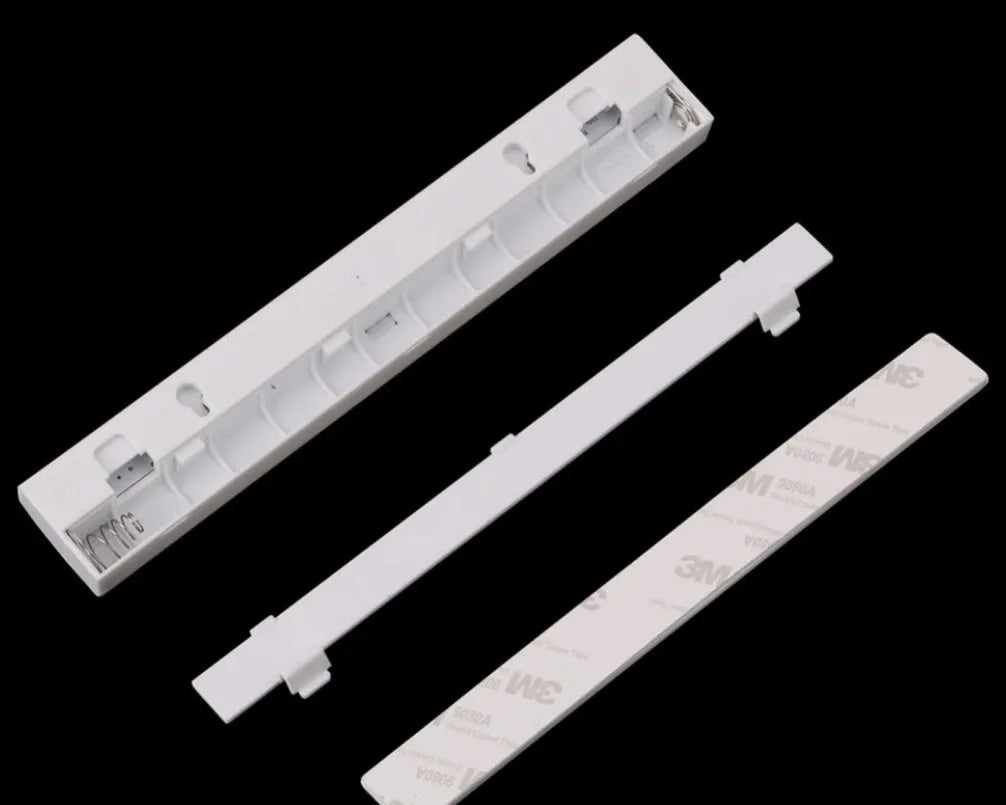 USB rechargeable magnetic LED closet light with motion sensor in aluminium housing