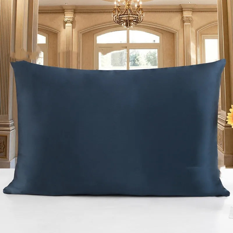 Double-sided 19 M silk pillowcase in a choice of 14 colours and three sizes.