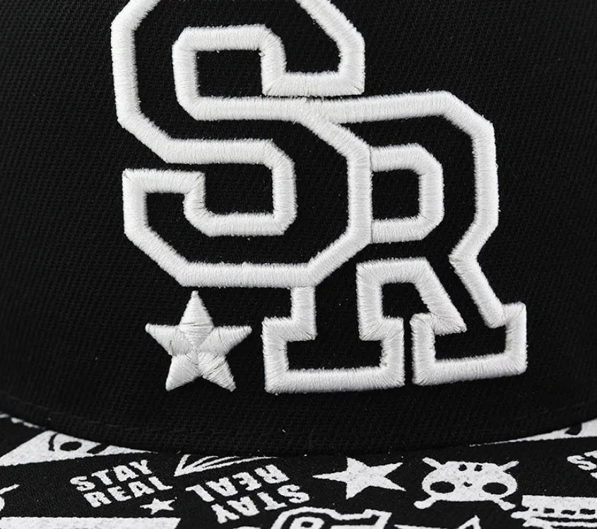 Cotton embroidered baseball cap with adjustable strap in black or white colours