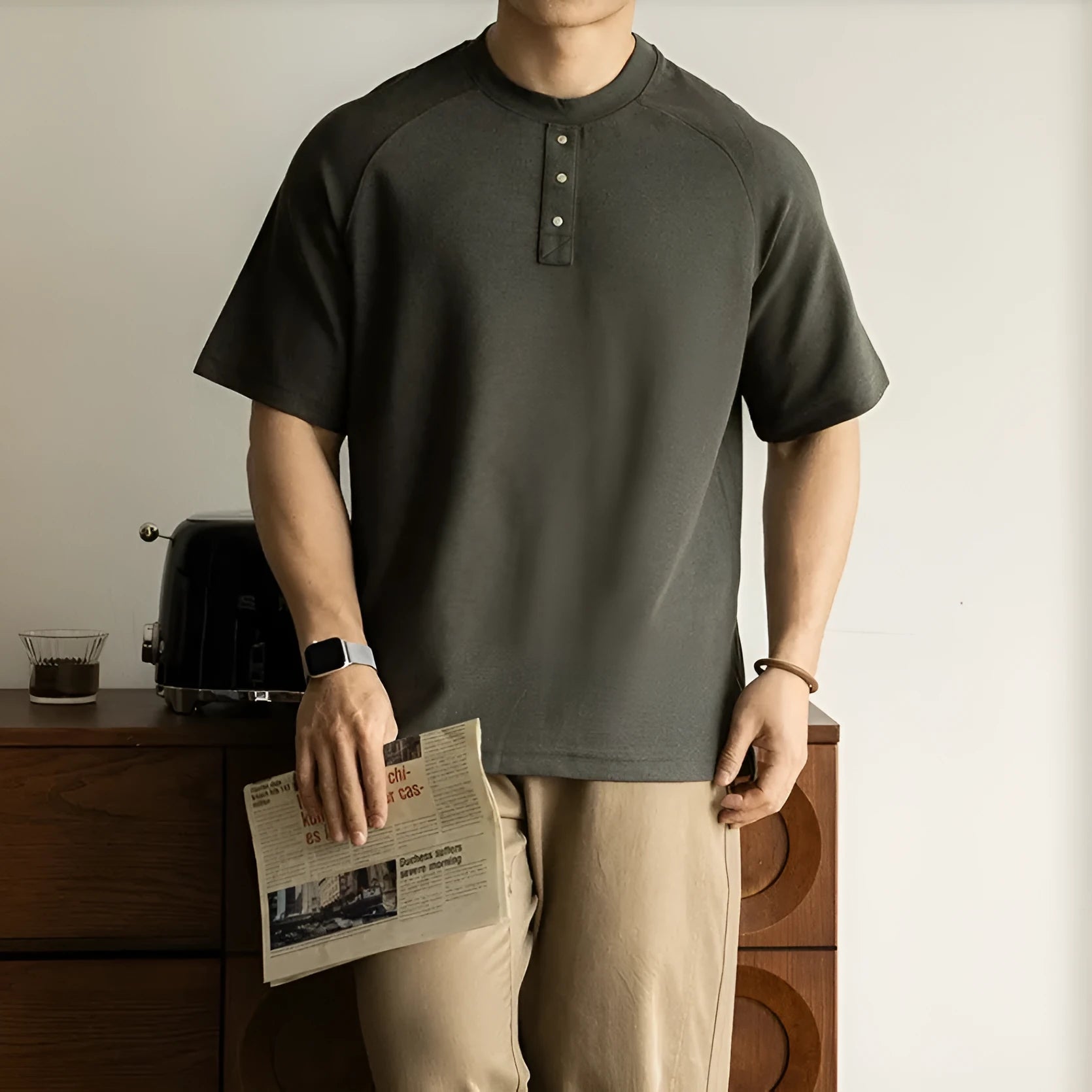 Casual loose-fitting pullover top with raglan sleeves in a terry texture fabric.