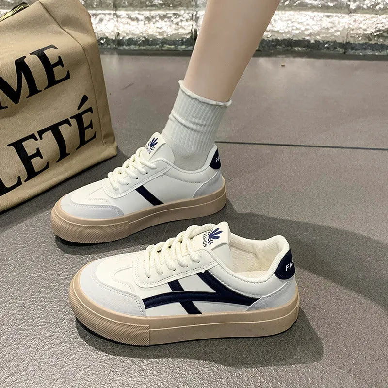 Low-top lace-up board shoes in brown or blue with patent leather-look finish and round toe