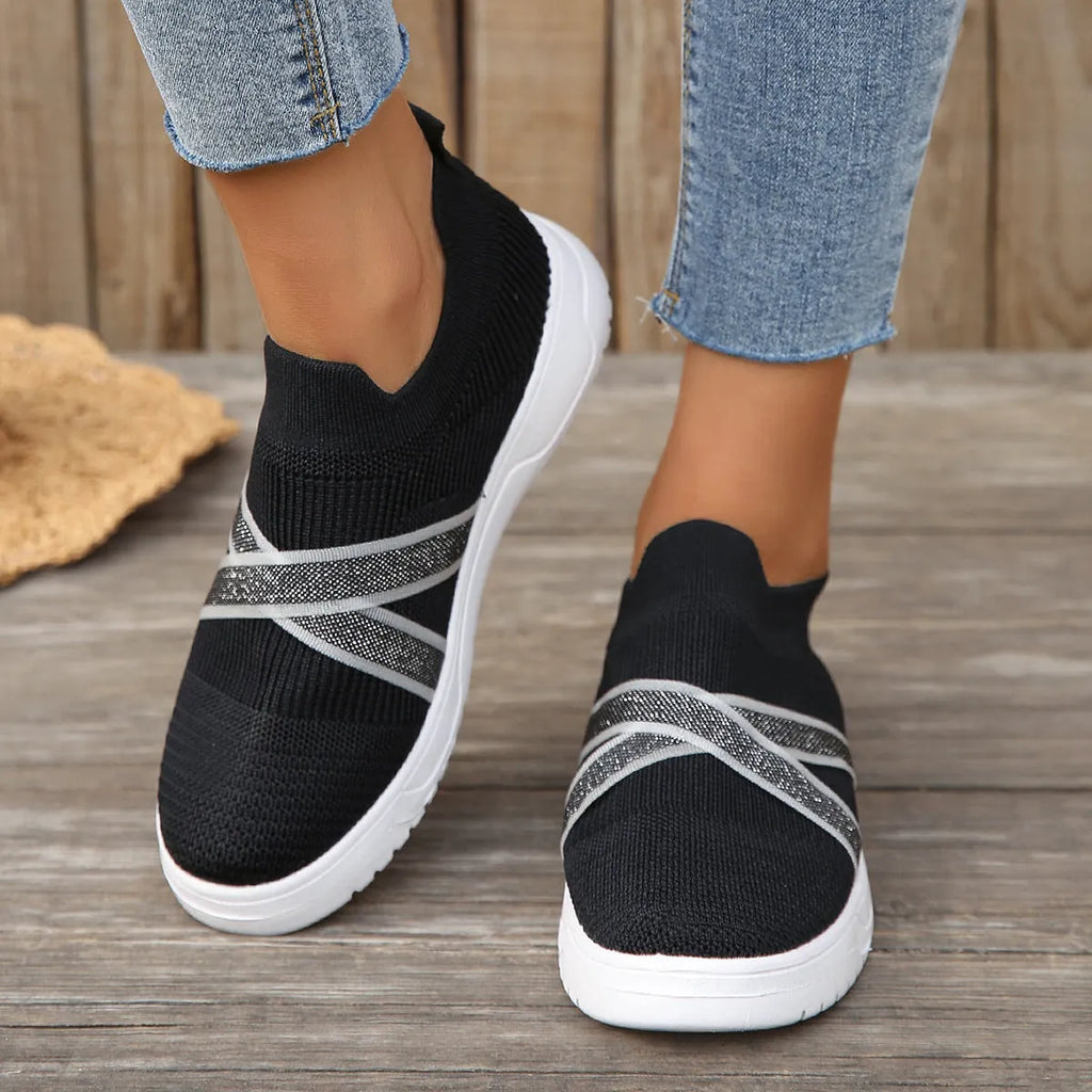 Black women's flat shoes with flyknit mesh upper, round toe and tassel detail