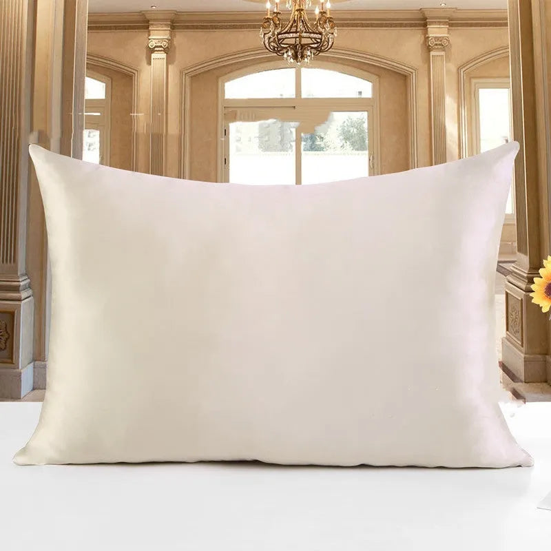 Double-sided 19 M silk pillowcase in a choice of 14 colours and three sizes.
