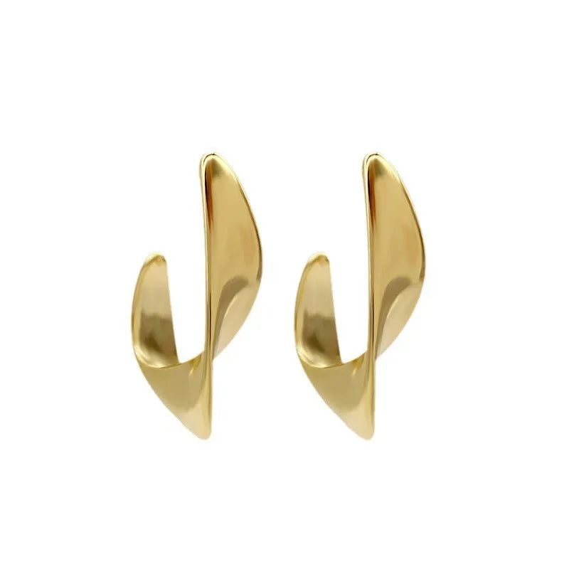 Geometric twisted metal earrings with round elements in gold or silver electroplated finish