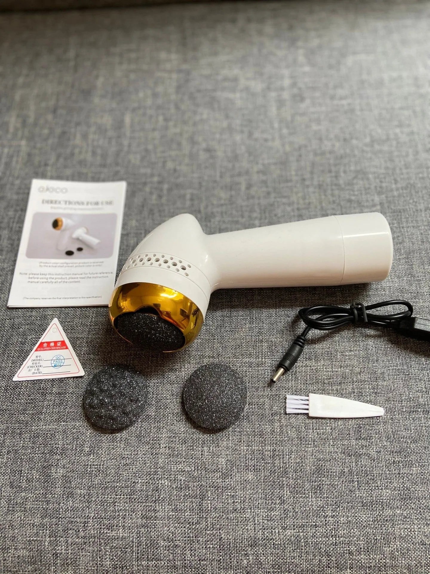 Electric vacuum foot grinder with quartz grinding head in gold and silver colour options.