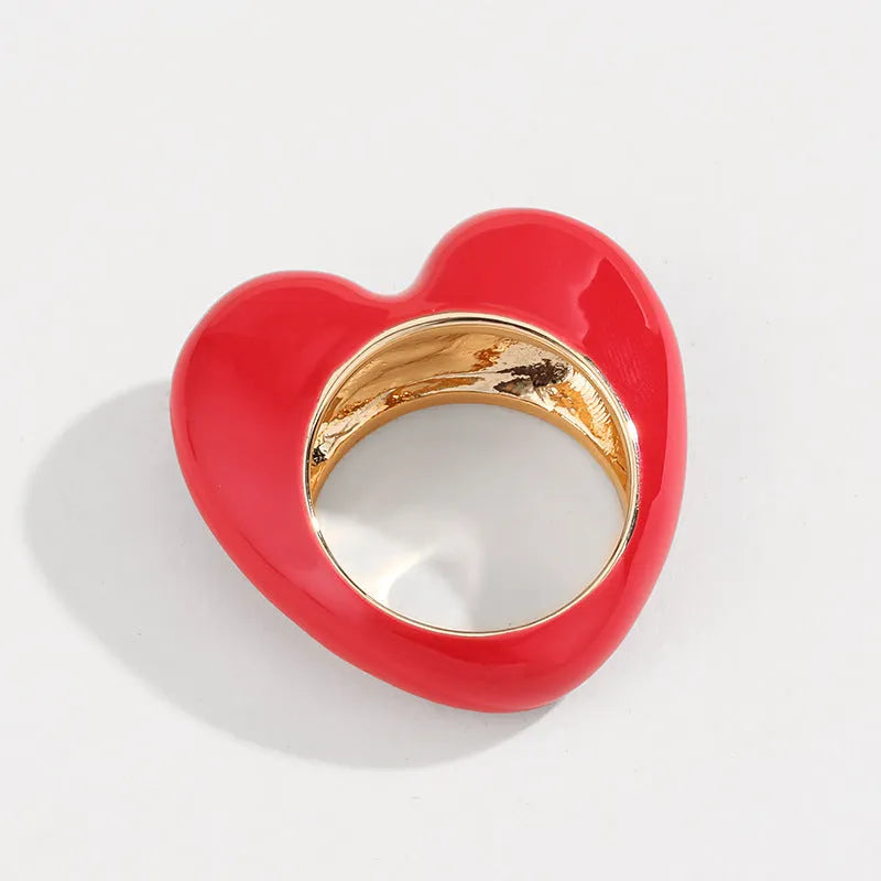 Heart-shaped enamel ring in zinc alloy with coloured finish and three-dimensional design