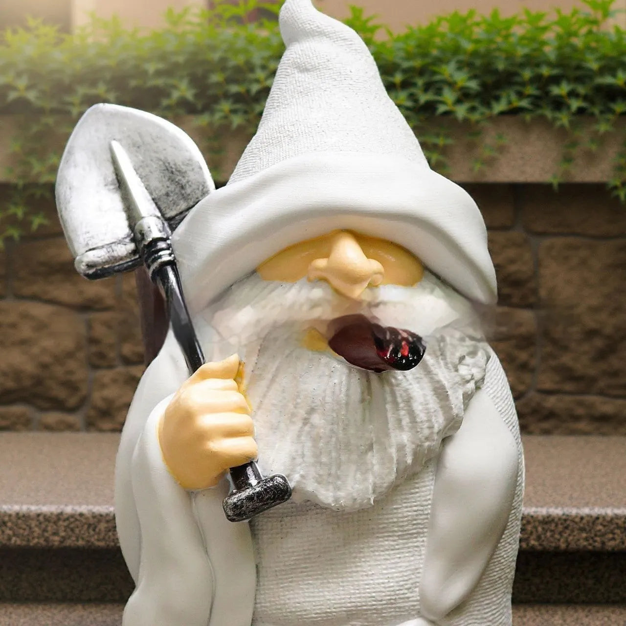 8.5cm resin Christmas dwarf ornament holding smoking shovel for garden decoration