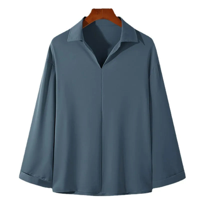 Man wearing loose fit long sleeve pullover shirt in solid colour for work casual wear