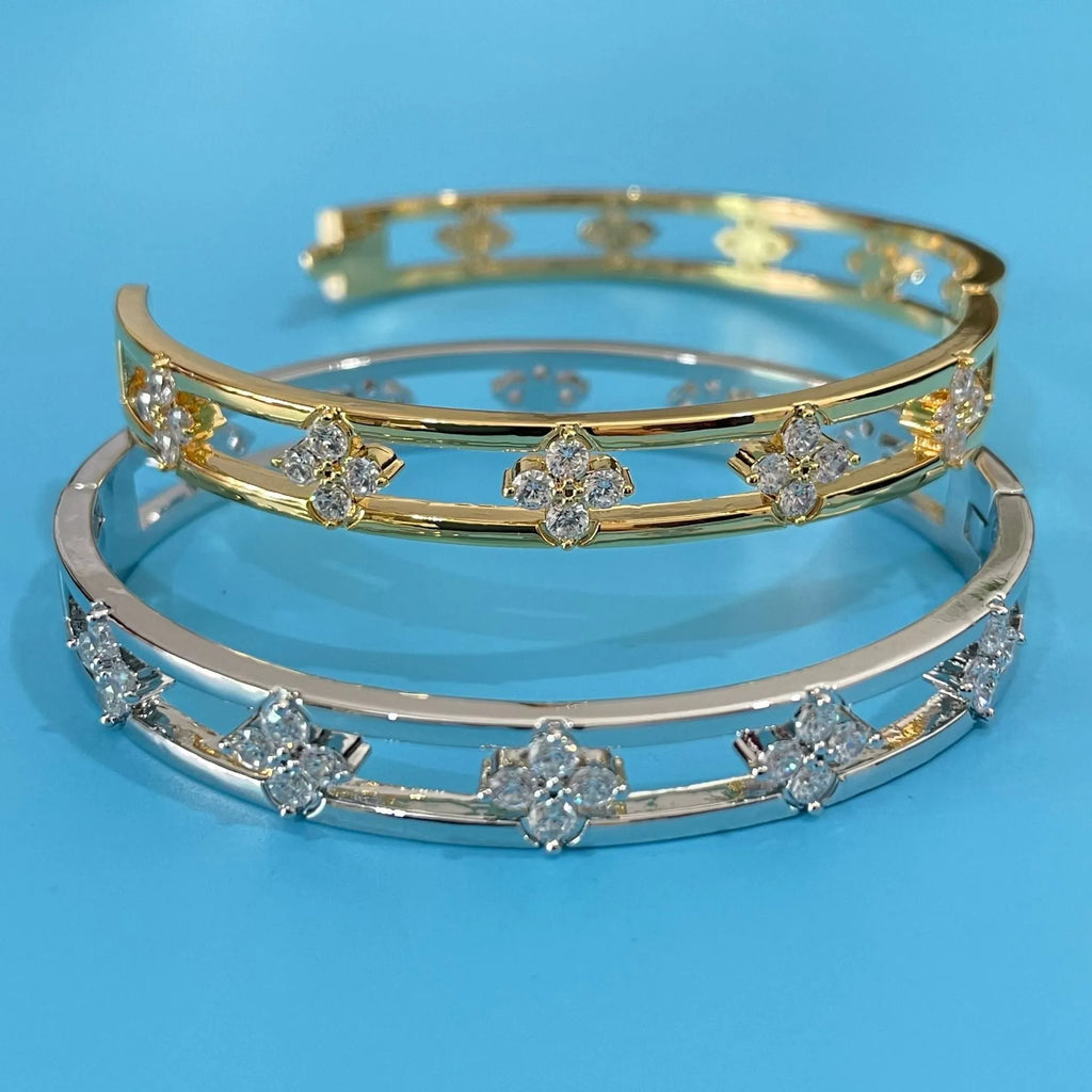 Women's hollow bracelet with four-leaf clover charm and zircon inlay in gold or silver colour