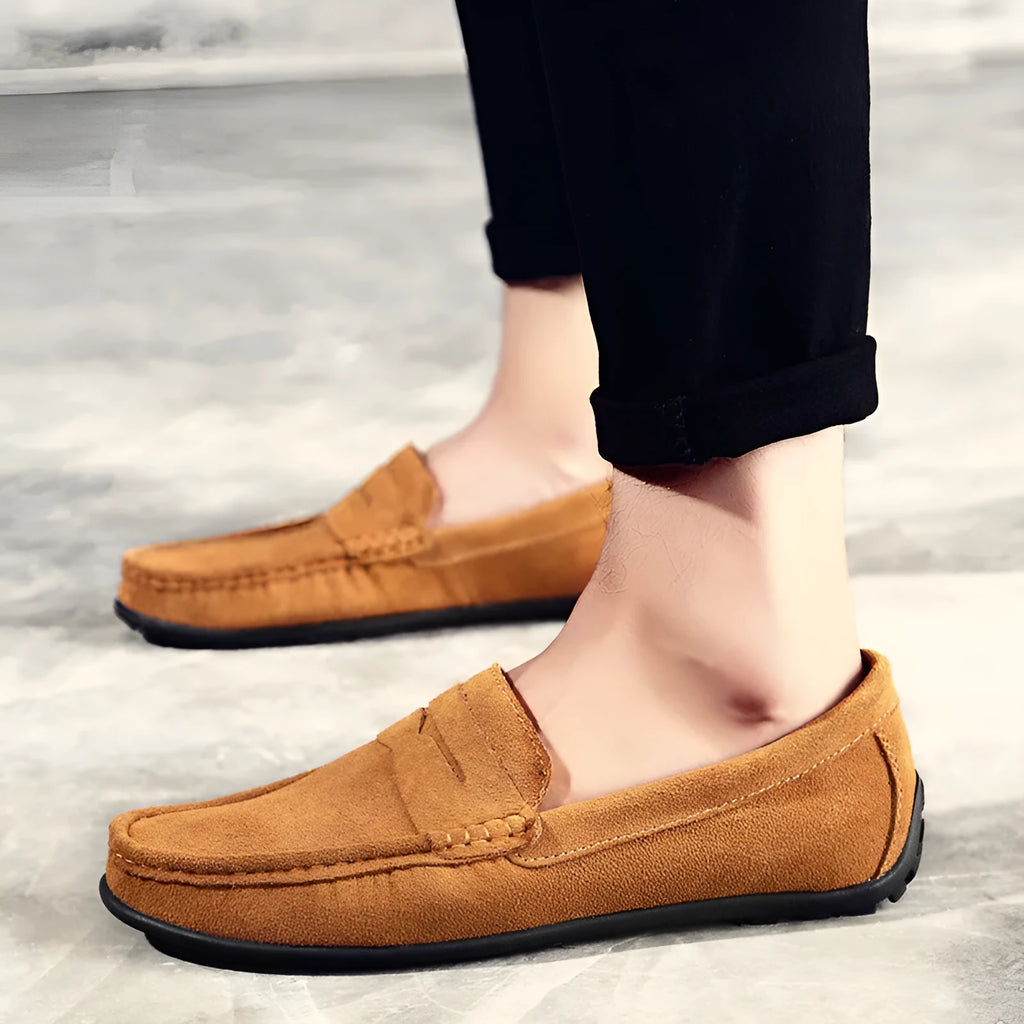 Men's suede leather casual shoes in British plus sizes with flat rubber sole
