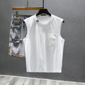 Men's solid colour cotton sleeveless fitness t-shirt in loose-fit version with straight hem design.