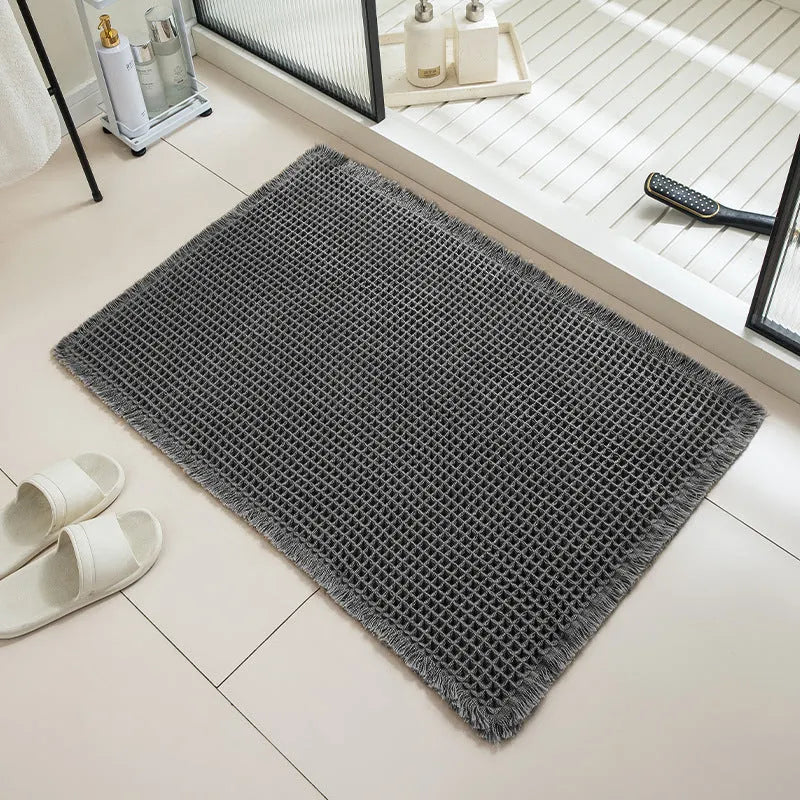 Square checkered pattern bathroom carpet in polyester with non-slip backing