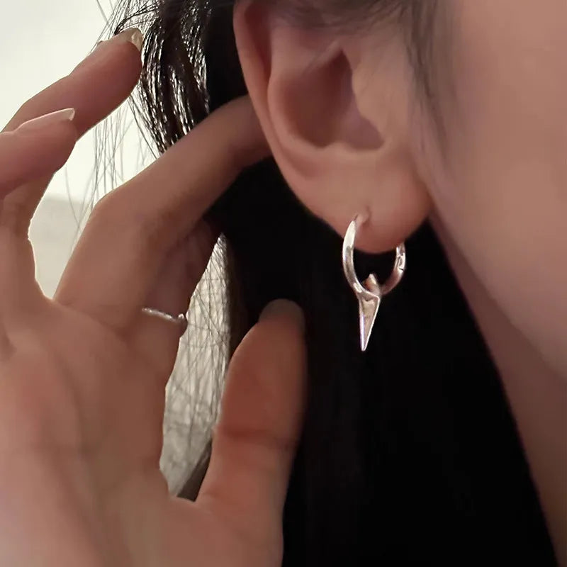 Geometric star-shaped ear clip for women with electroplated copper construction and platinum colour option