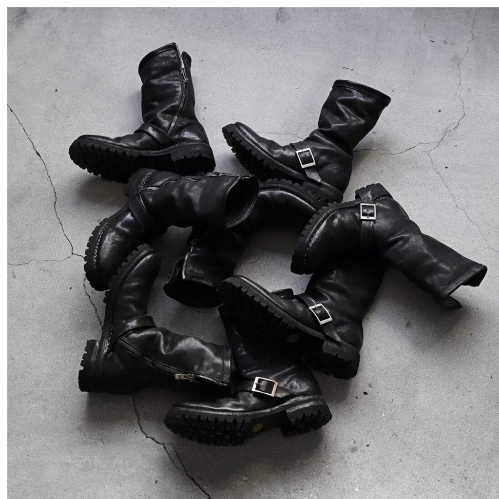 Men's black retro-style zip-up Martin boots with a round toe on a plain background.