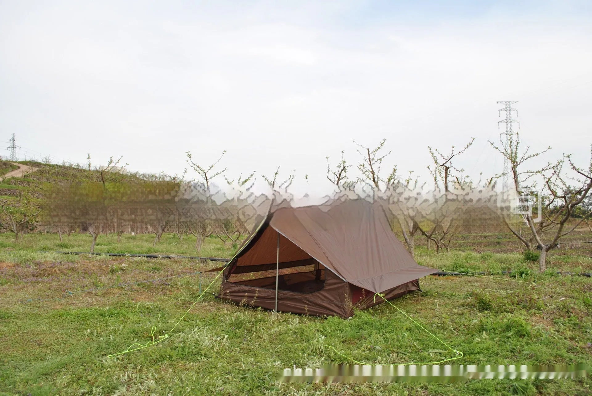 Brown and white pole-free A-line tent made of 210T fabric with PU4000 waterproofing for 2-3 people