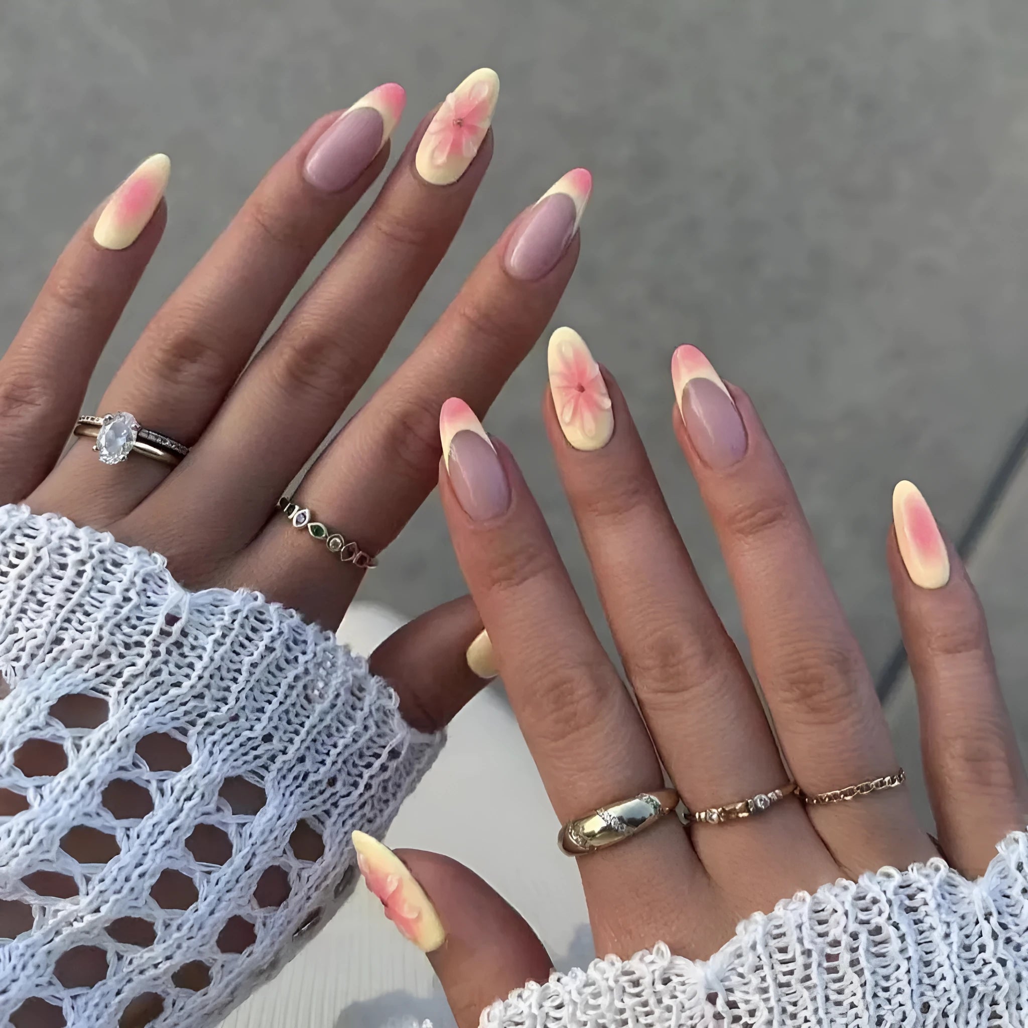 Simple fake nails set with cartoon 3D flower wear armour pieces, jelly glue, and filing strip