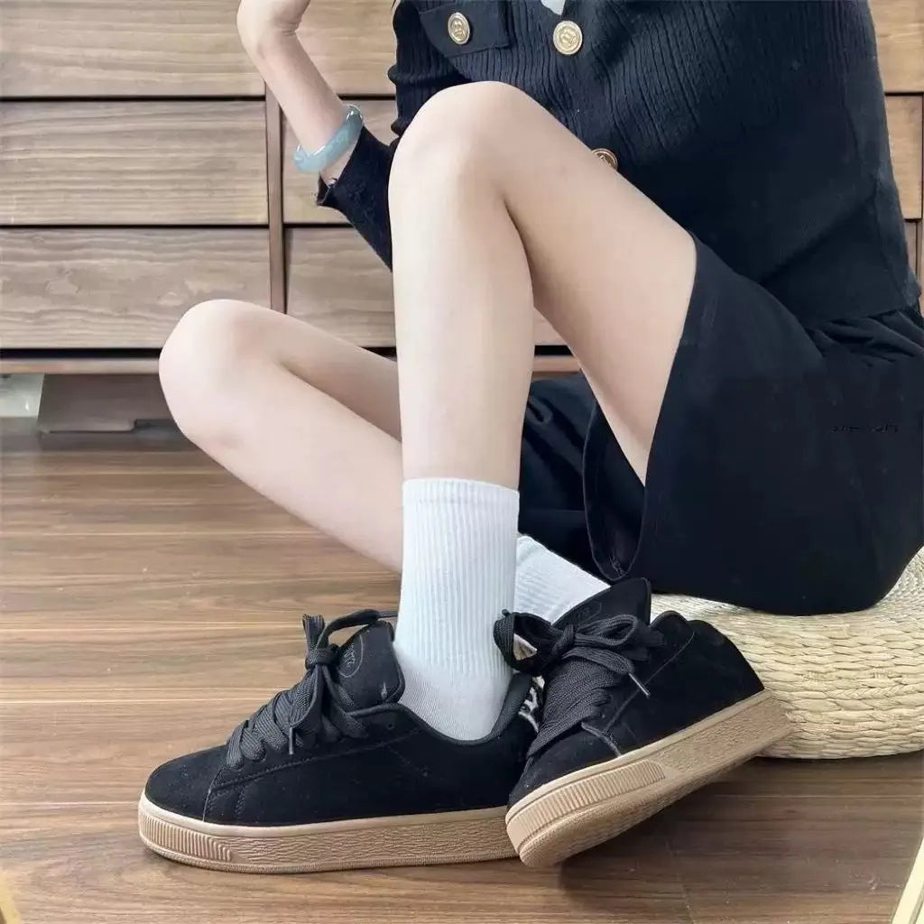 Black retro low-top sneakers with waterproof platform soles and round toe design