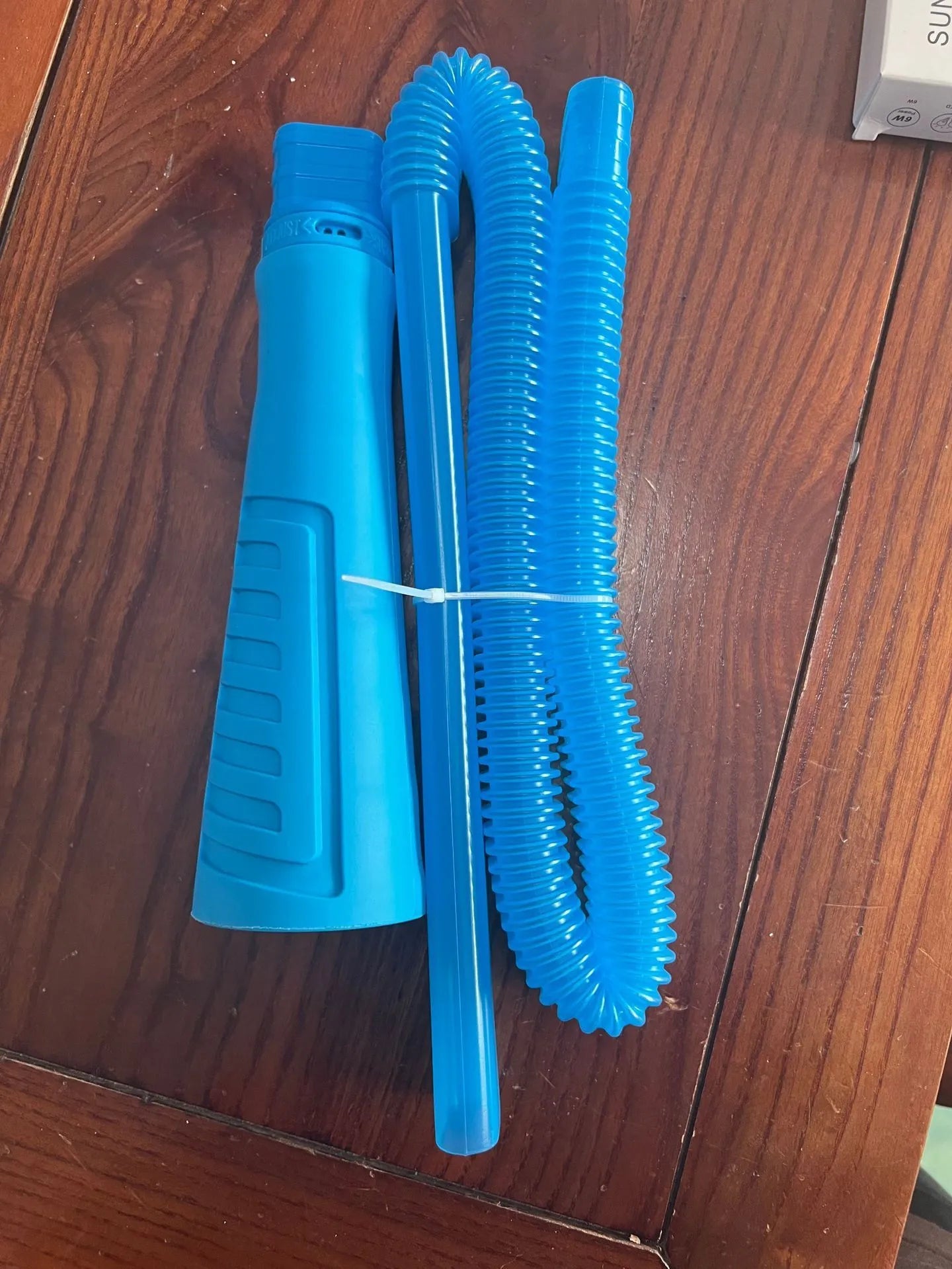 Blue vacuum cleaner suction pipe with round head measuring 114cm length with three bags