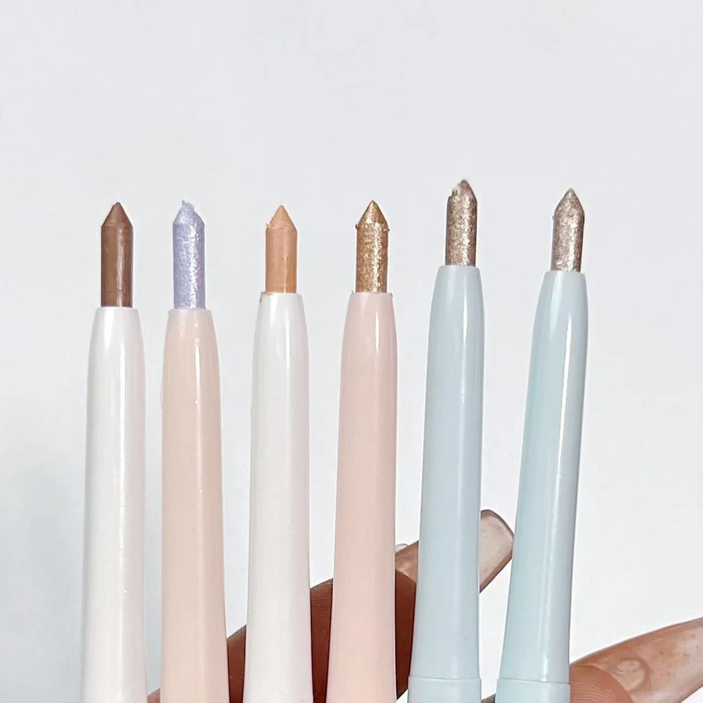 Waterproof 2-in-1 brightening eyeliner pen in six colour options for universal skin types.