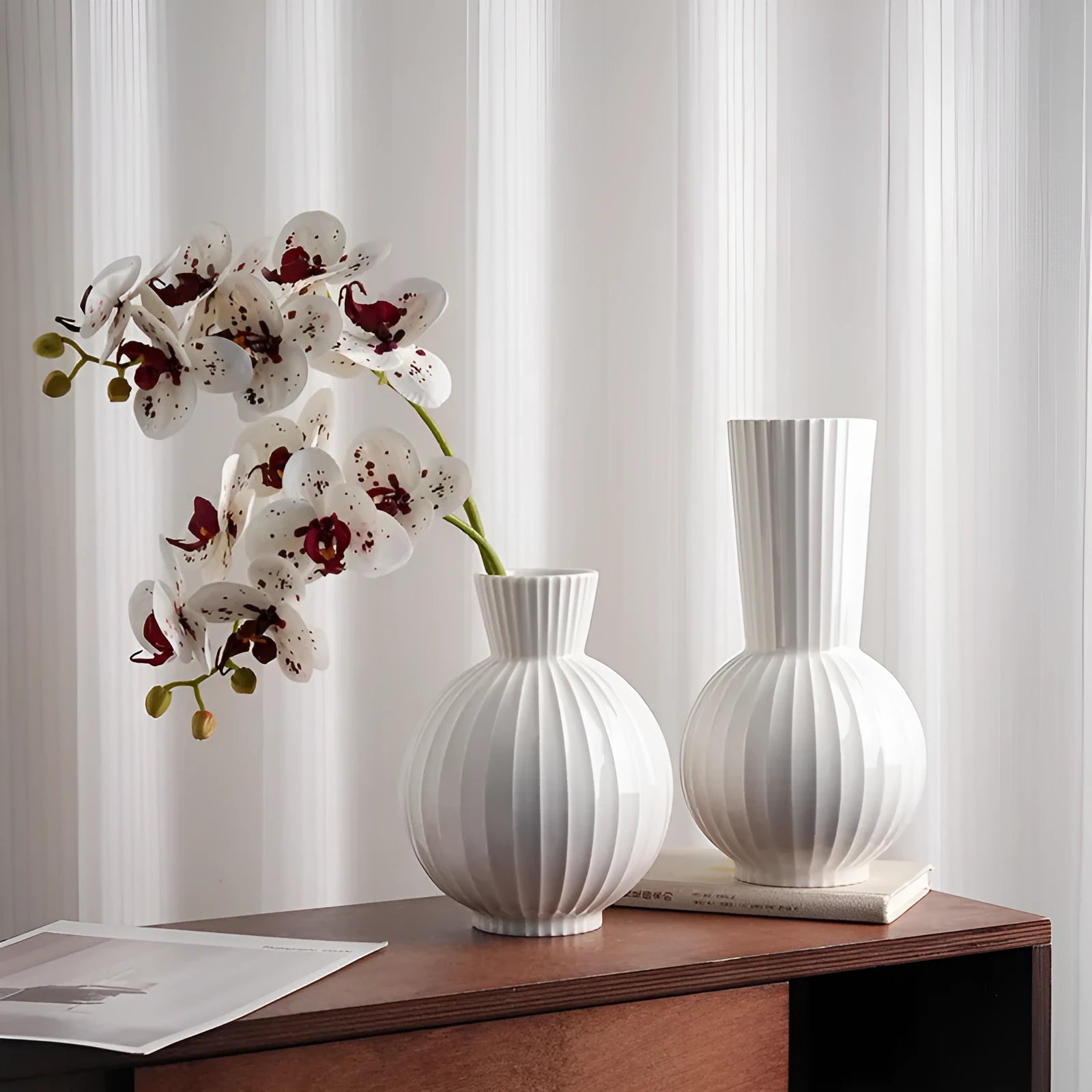 White ceramic ball striped vase on table with American country styling