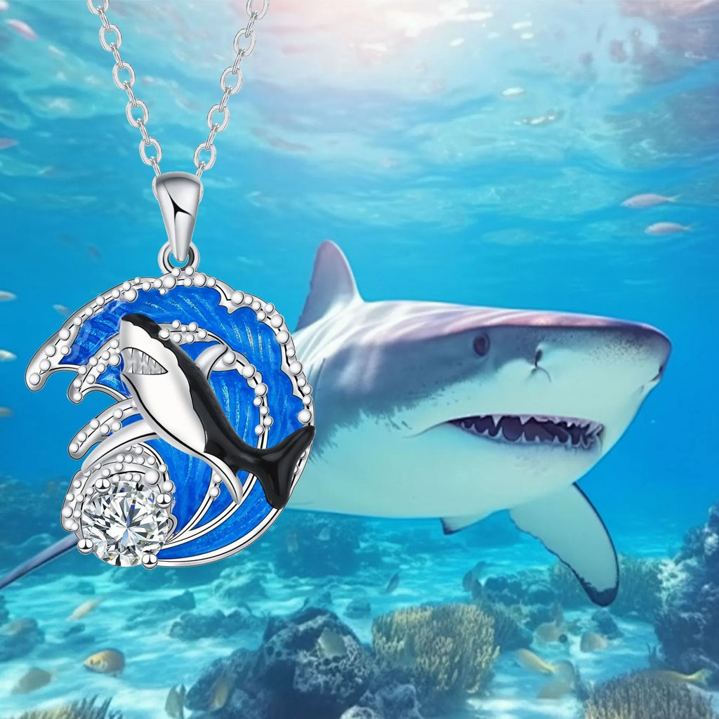Shark pendant necklace with adjustable 41-50cm length and cross chain design