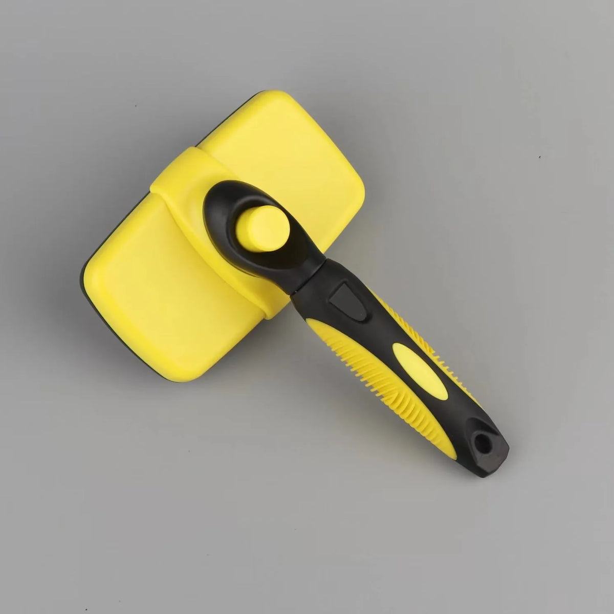 Pet automatic retractable comb with stainless steel needles, ABS and TPR, 19x12.6cm, in green or yellow.