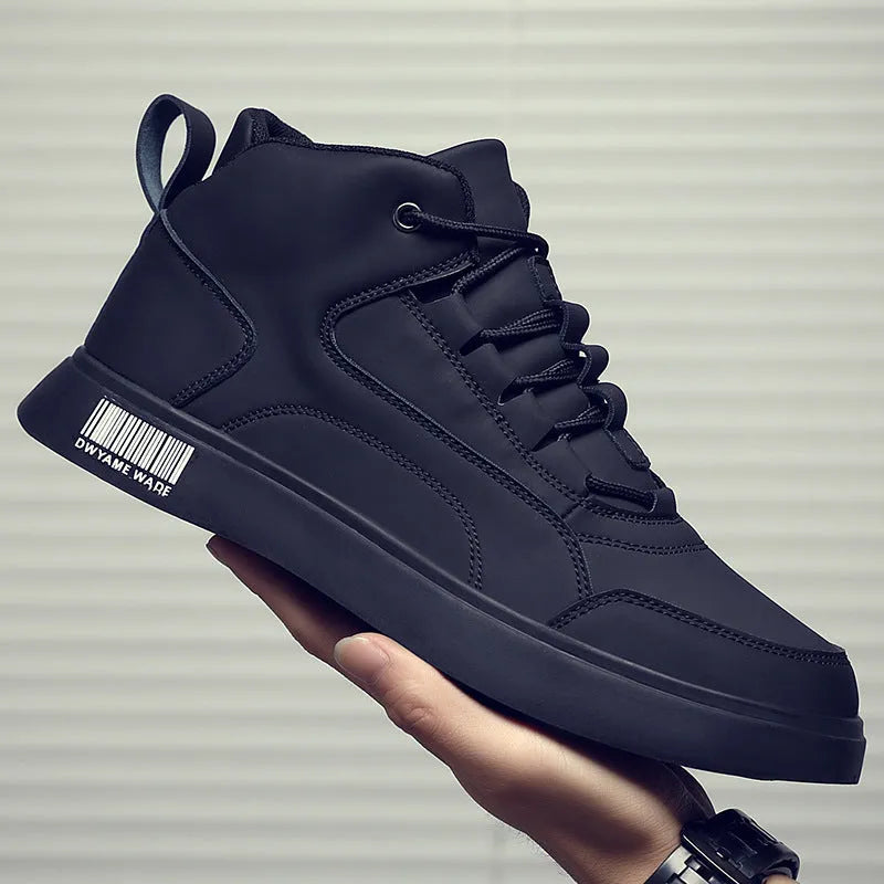 Men's white mid-top casual board shoes with lace-up front and round toe on a rubber sole.