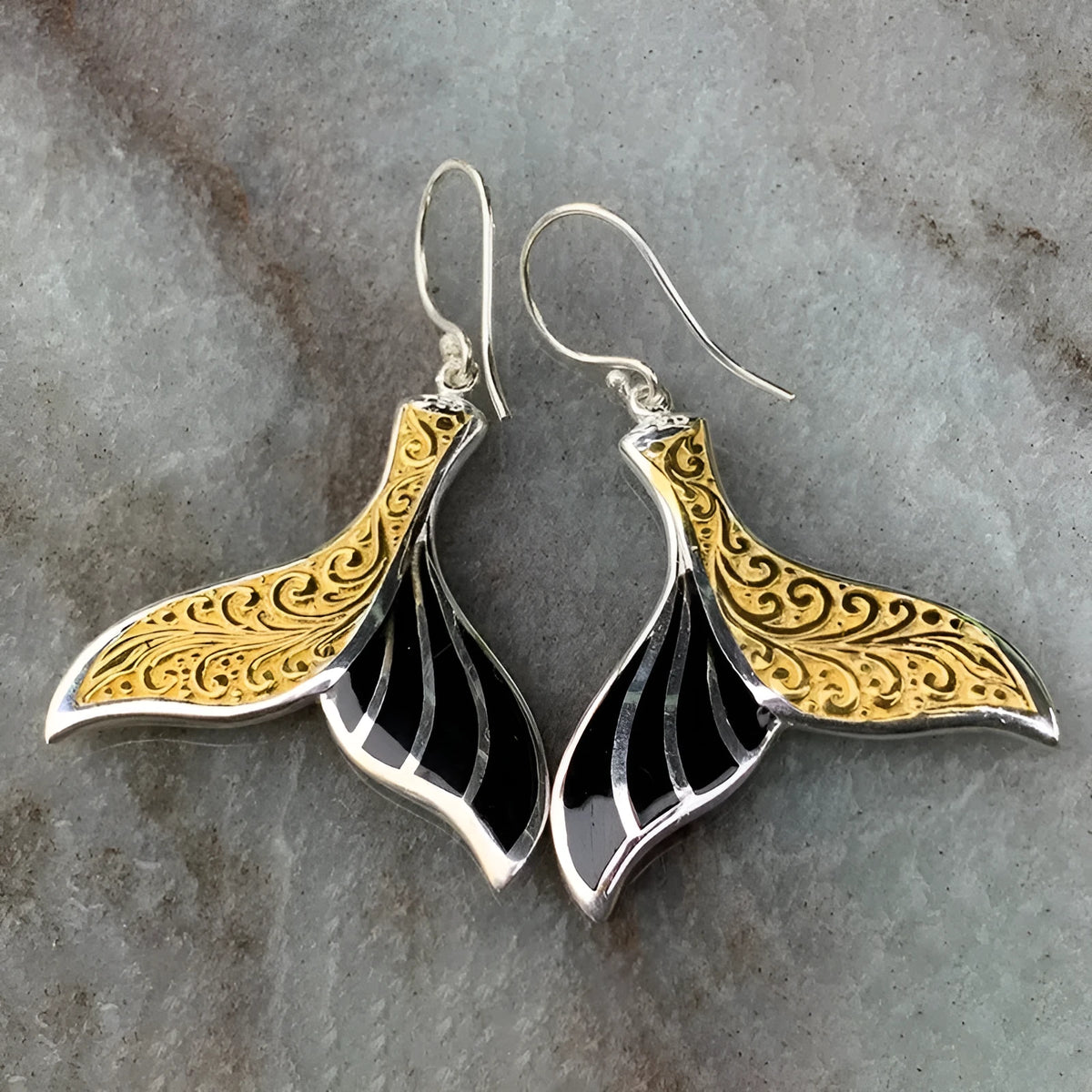 Women's fishtail earrings with whale motifs in white gold colour alloy jewellery