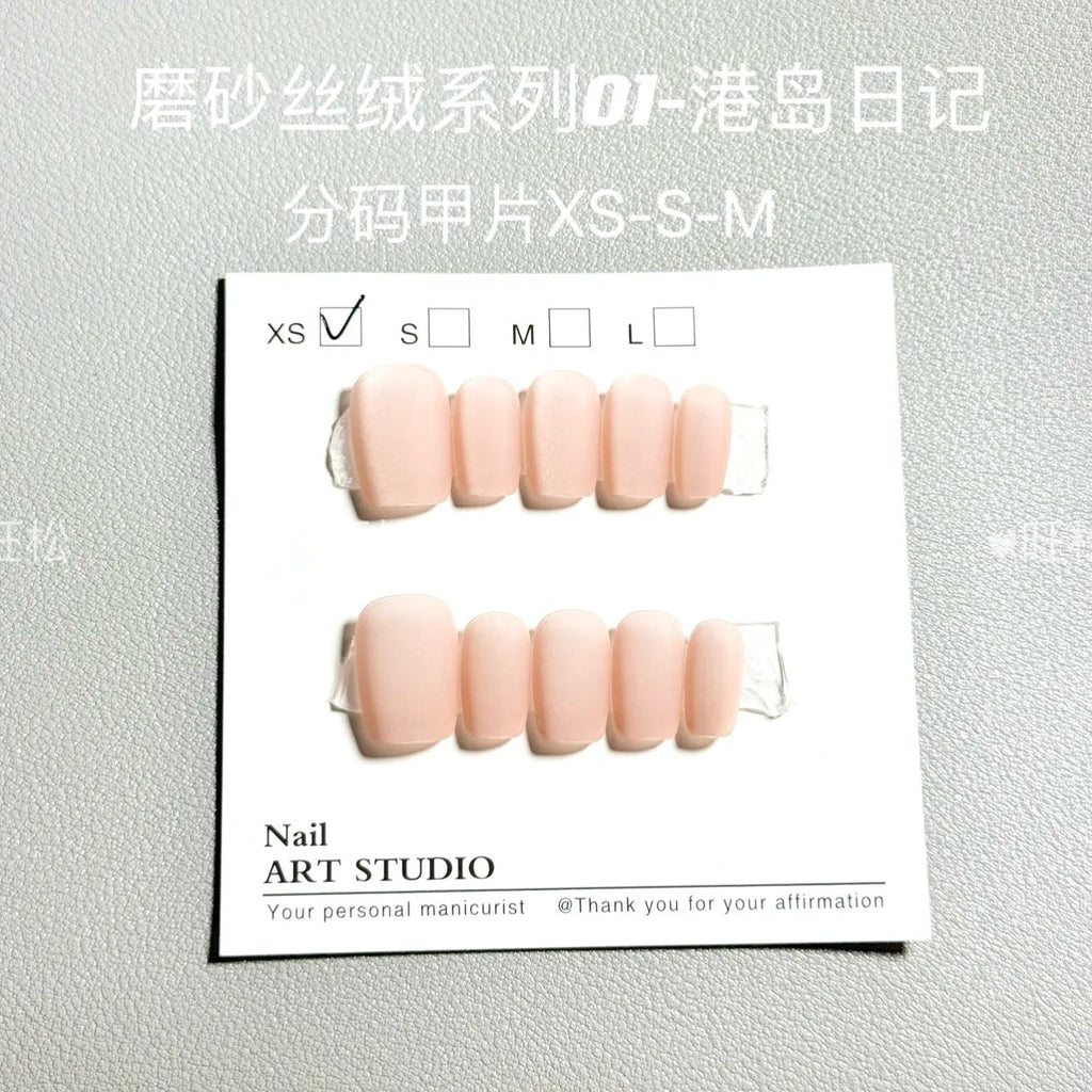 Set of frosted velvet false nails with Cat's Eye aurora effect in short ladder sizes on a card.