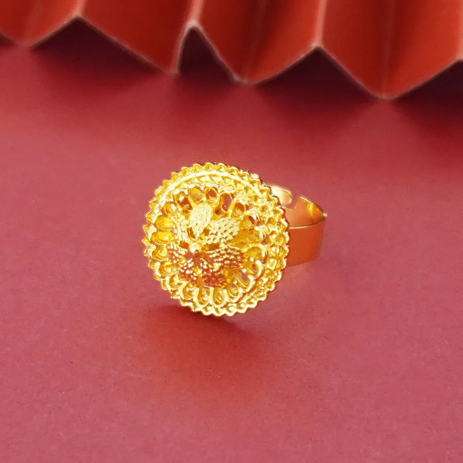Gold plated three-piece jewellery set with floral pendant, matching earrings and ring