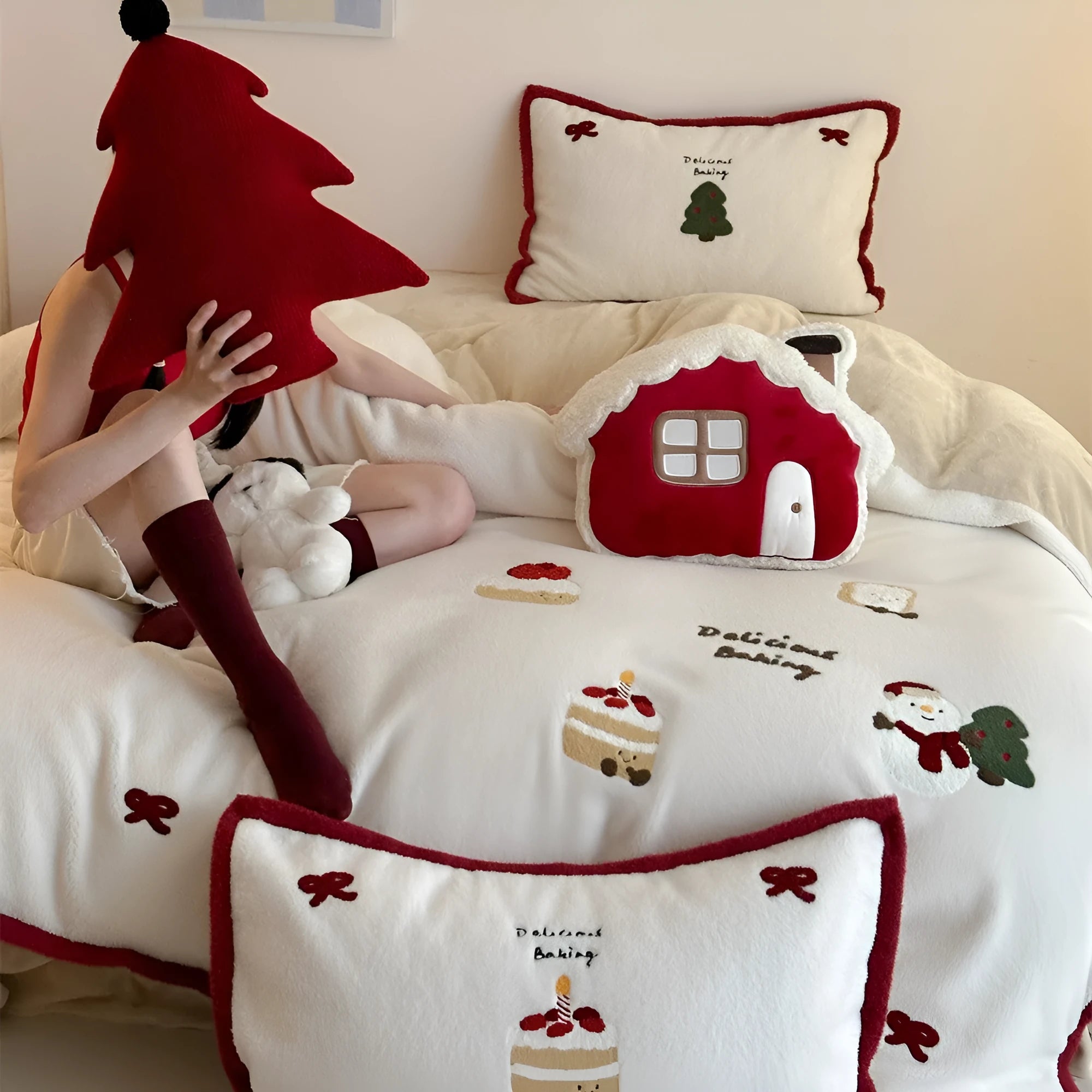 Girl's winter Christmas cartoon bedding four-piece set with Xuefu Milk Pastry pattern