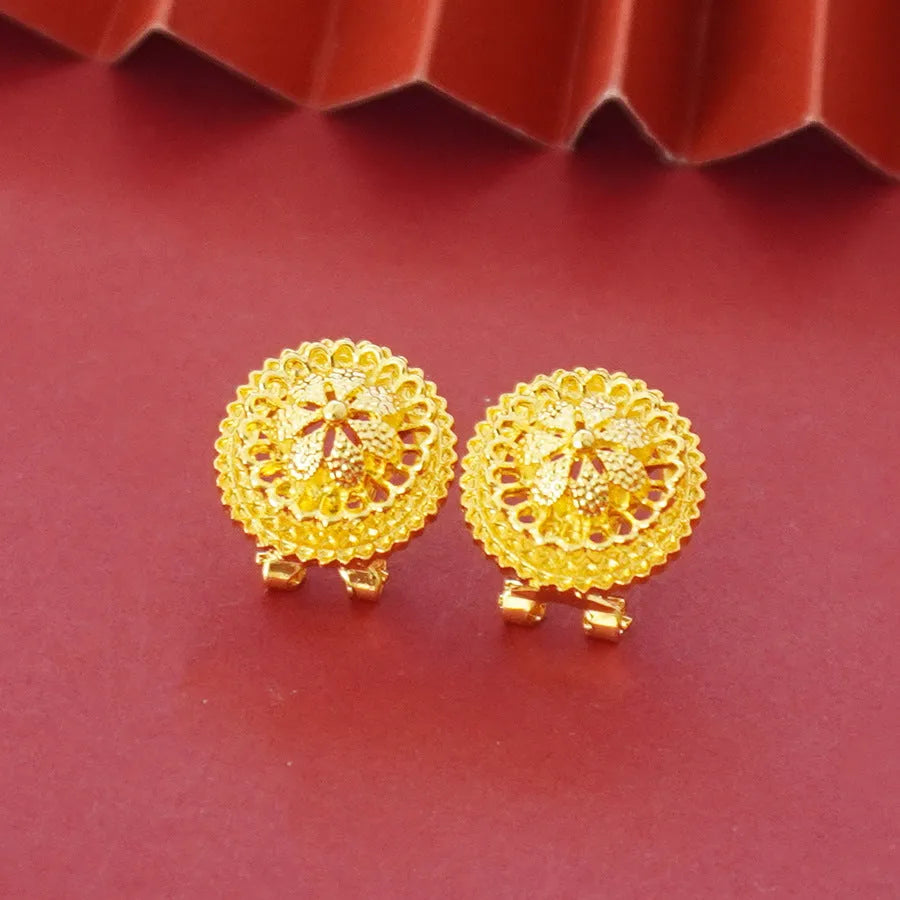 Gold plated three-piece jewellery set with floral pendant, matching earrings and ring