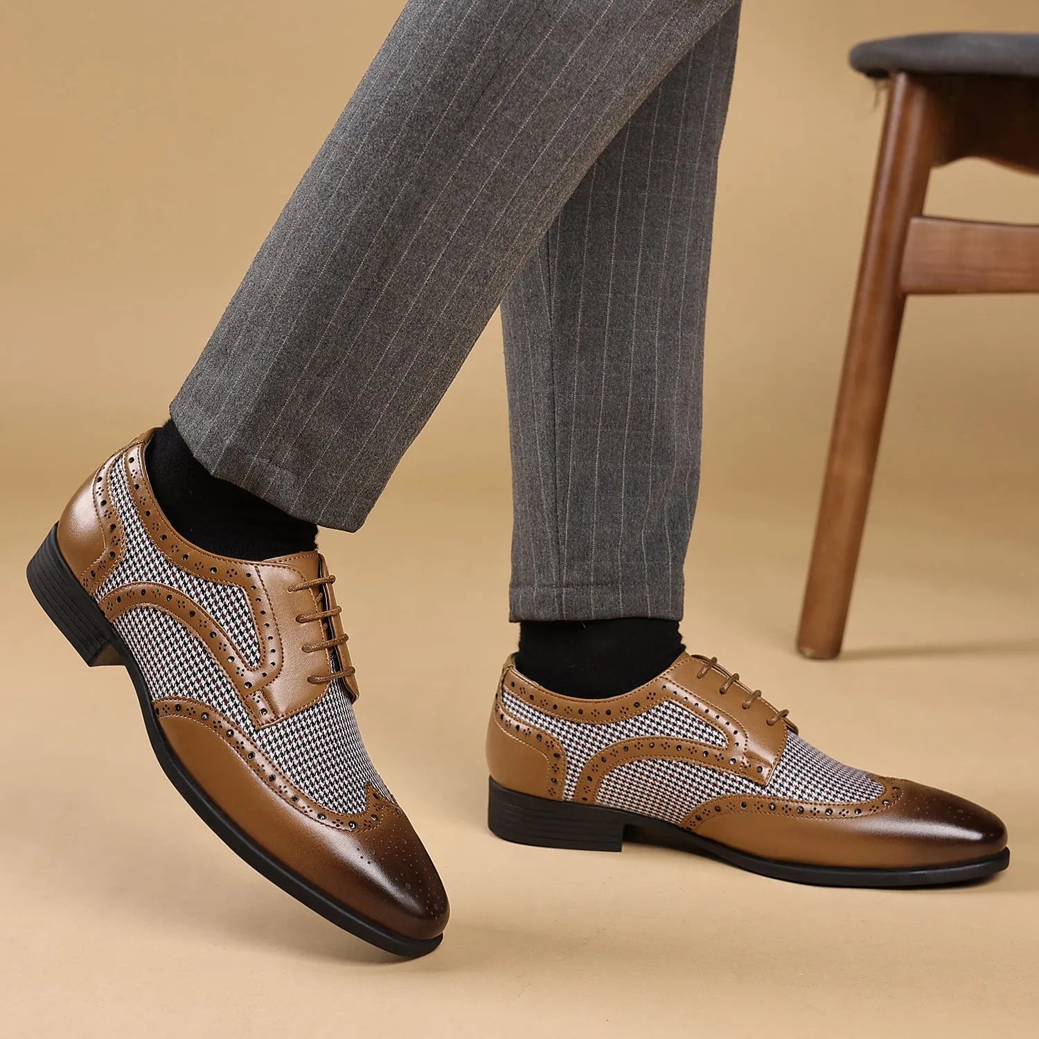 Men's black and white houndstooth plaid casual lace-up shoes with a square toe and rubber sole.