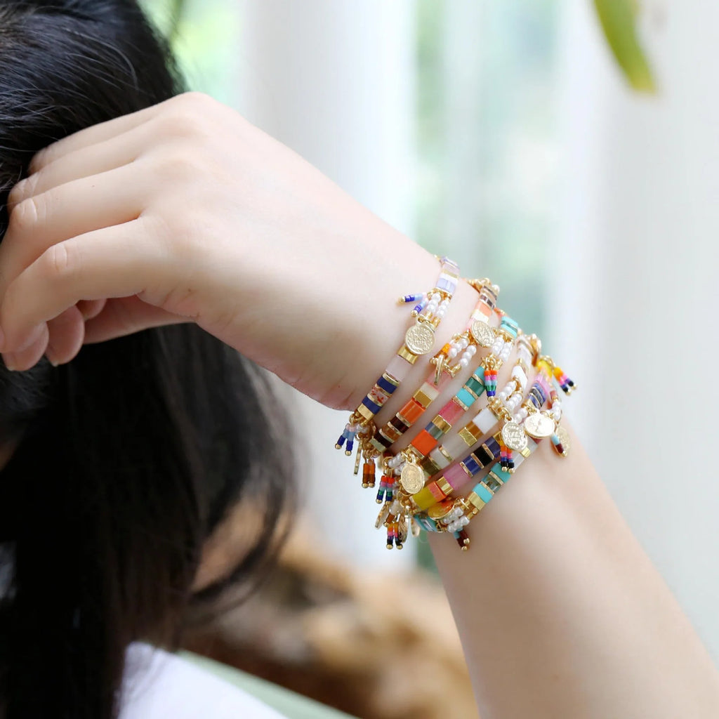 Women's manually crafted imitation pearl bracelet in European and American style with six colour options